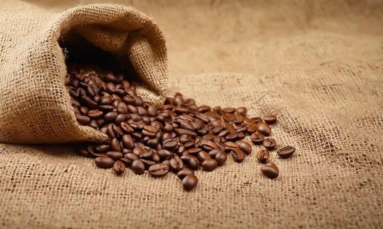Granos de café en un saco de arpillera, con iluminación realista